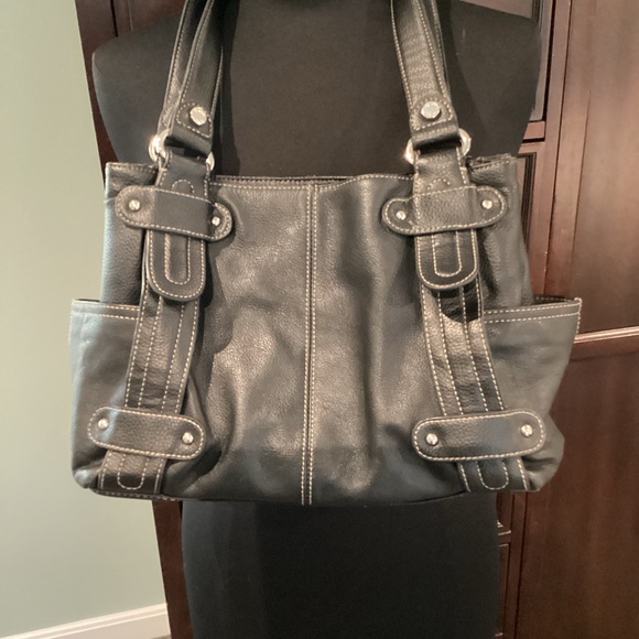Tignanello Black Leather Women's Shoulder Bag - Picture 4 of 16